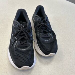 Saucony women’s PWRrun Ride fifteen black running shoes in size 8w